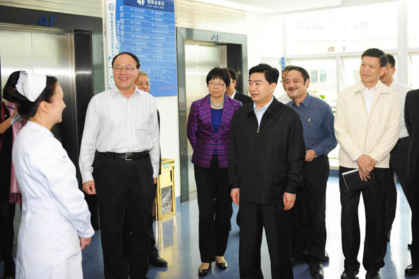 2013年3月27日，深圳市委书记王荣视察深圳职业技术学院。