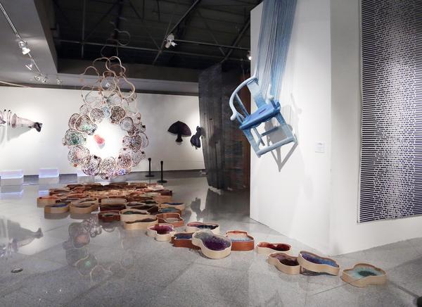 第九届国际纤维艺术双年展在关山月开幕